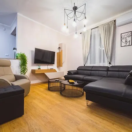 Apartament Luka's *